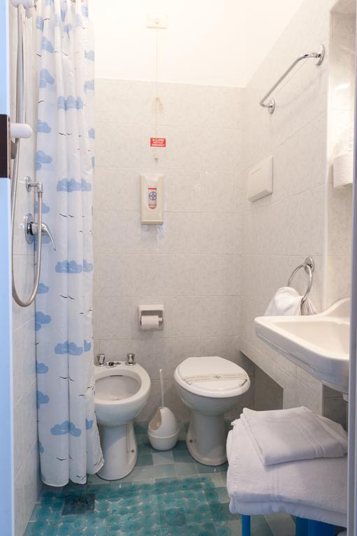 Albergo Marsari بسكييرا ديل غاردا الغرفة الصورة