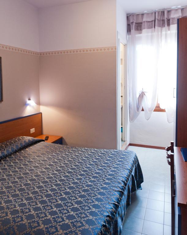 Albergo Marsari بسكييرا ديل غاردا الغرفة الصورة