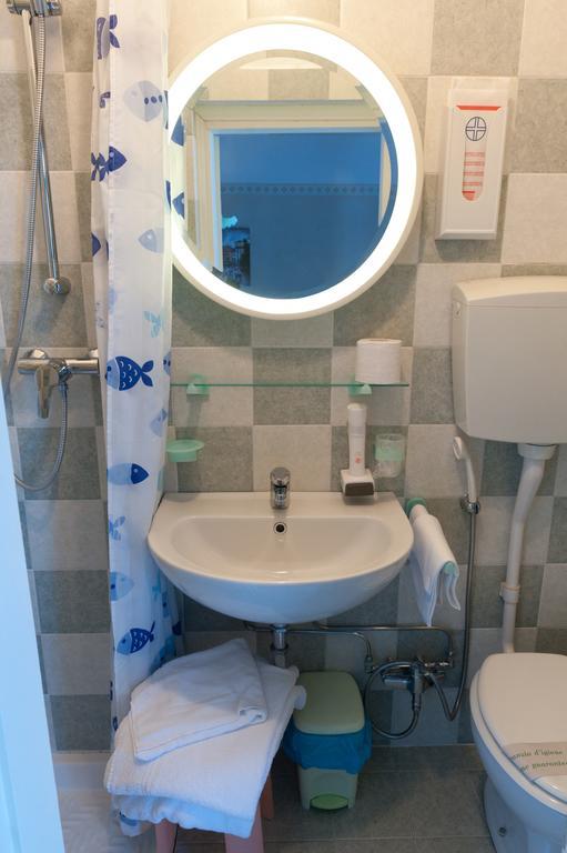 Albergo Marsari بسكييرا ديل غاردا الغرفة الصورة